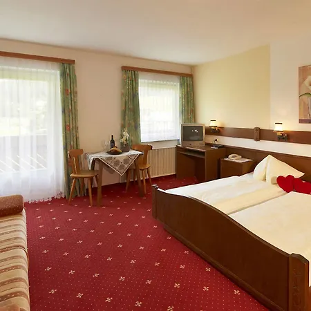 Hotel Kerschbaumer Rußbach am Paß Gschütt